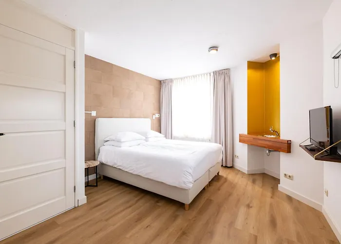 Bed & Breakfast De Tulpentoren Roelofarendsveen